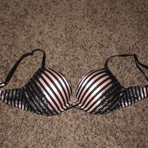 Victoria’s Secret bombshell bra